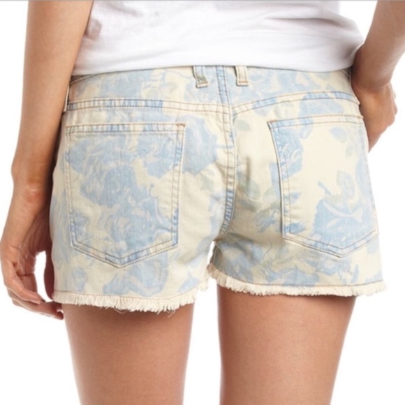 Current/Elliott The Boyfriend Short in 'Blue Rose' - Picture 15 of 16
